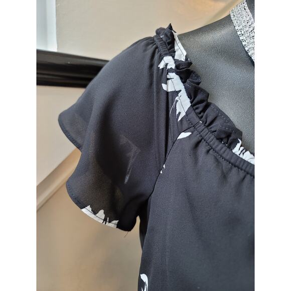 Maurices Dress Womens XS Black White Floral Print Short Sleeve Casual V-Neck - Picture 6 of 14